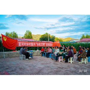 巴林左旗:农闲夜校开讲 草原书屋润养乡风