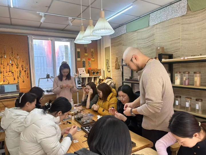 看见新职业丨制香，远不止“解压手工”