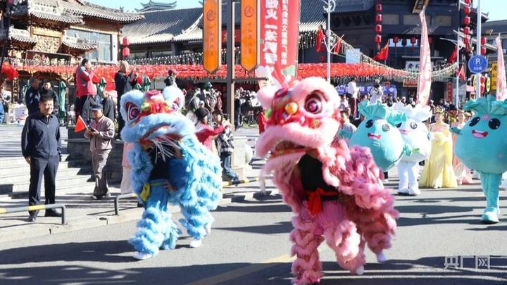 呼和浩特22.86万人品烧麦，民警这样护航！