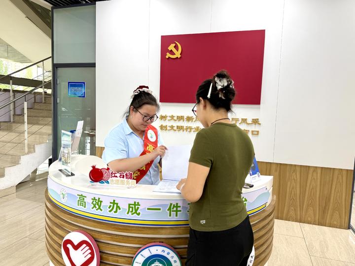 昆都仑区政务服务:当好“跑腿人”,让难事不难